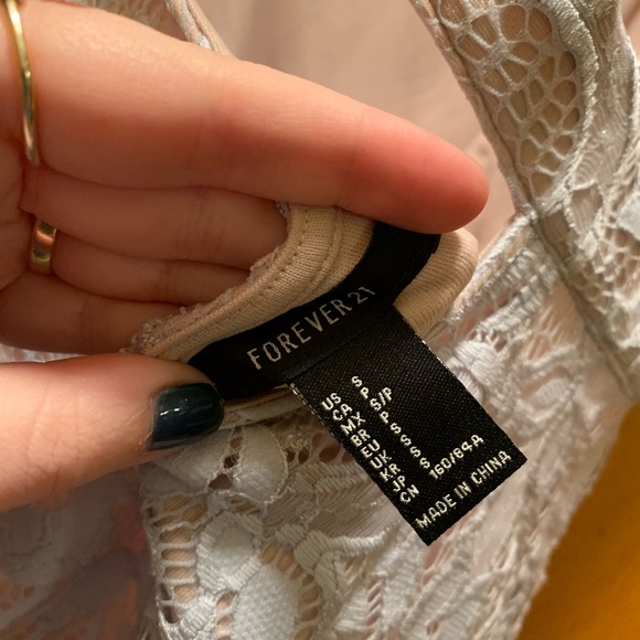 F21 Lace Open-back Dress - Picture 5 of 5